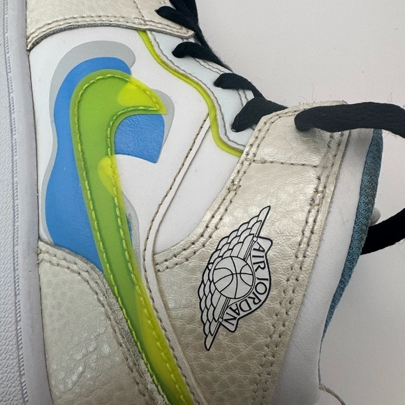 Air Jordan 1 Mid SE DV-1320-17 Size 2Y  Good Condition Green Swoosh Black Laces - Picture 14 of 16